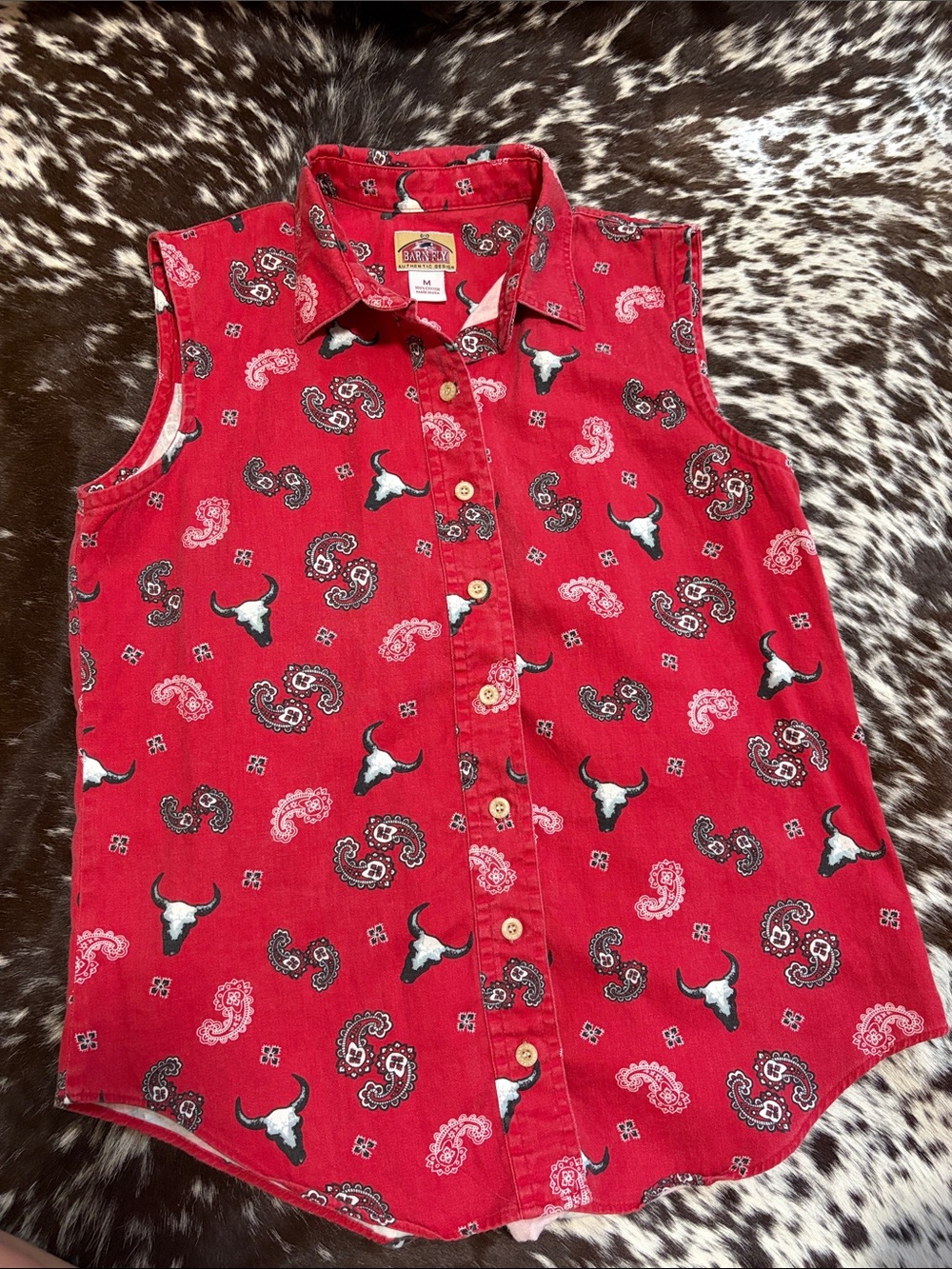 Vintage Western Red Sleeveless Button-Up Shirt with Bull & Paisley Print